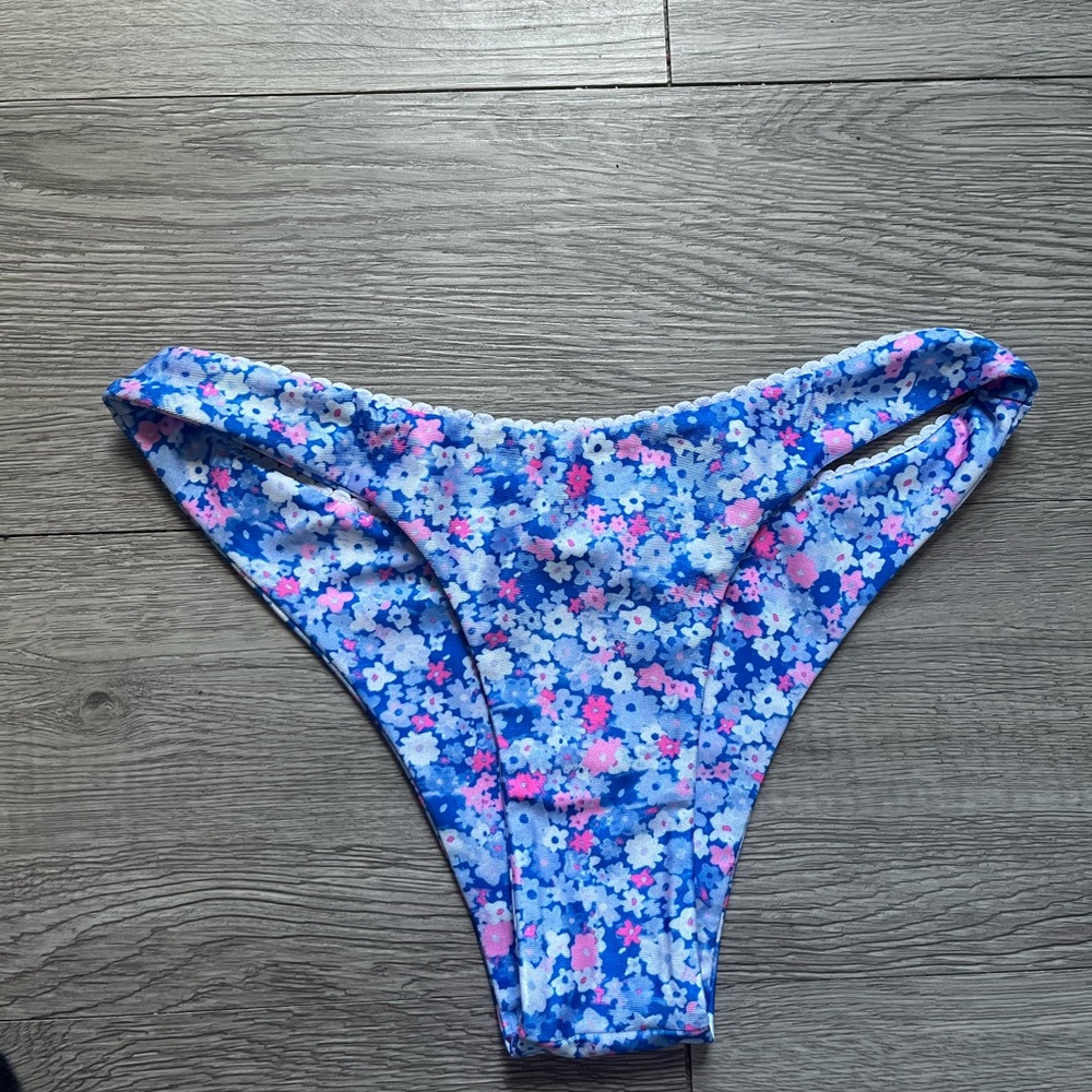 Kulani Kinis Purple Pearls Minimal Cheeky Bikini Bottoms – Size XS – NWOT